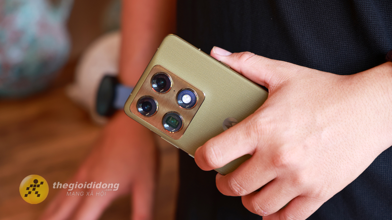 Mở hộp và trên tay motorola Signature