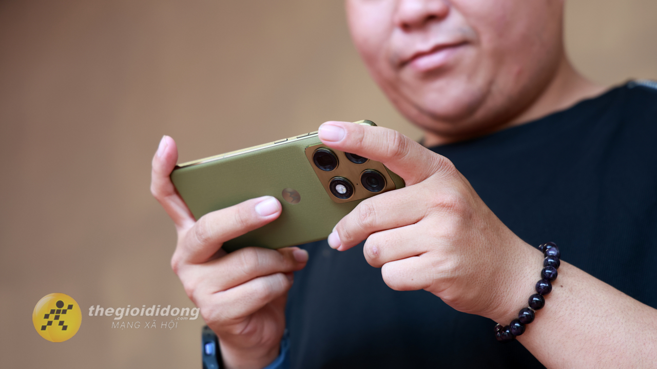 Mở hộp và trên tay motorola Signature