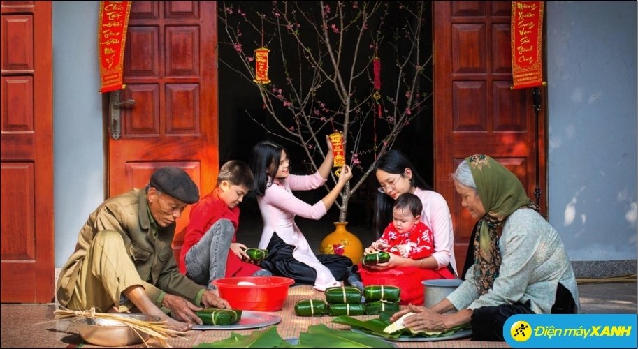 Tháng Giêng là dịp để những người con xa xứ trở về quê hương, quây quần bên mâm cơm tất niên Tháng Giêng là dịp để những người con xa xứ trở về quê hương, quây quần bên mâm cơm tất niên