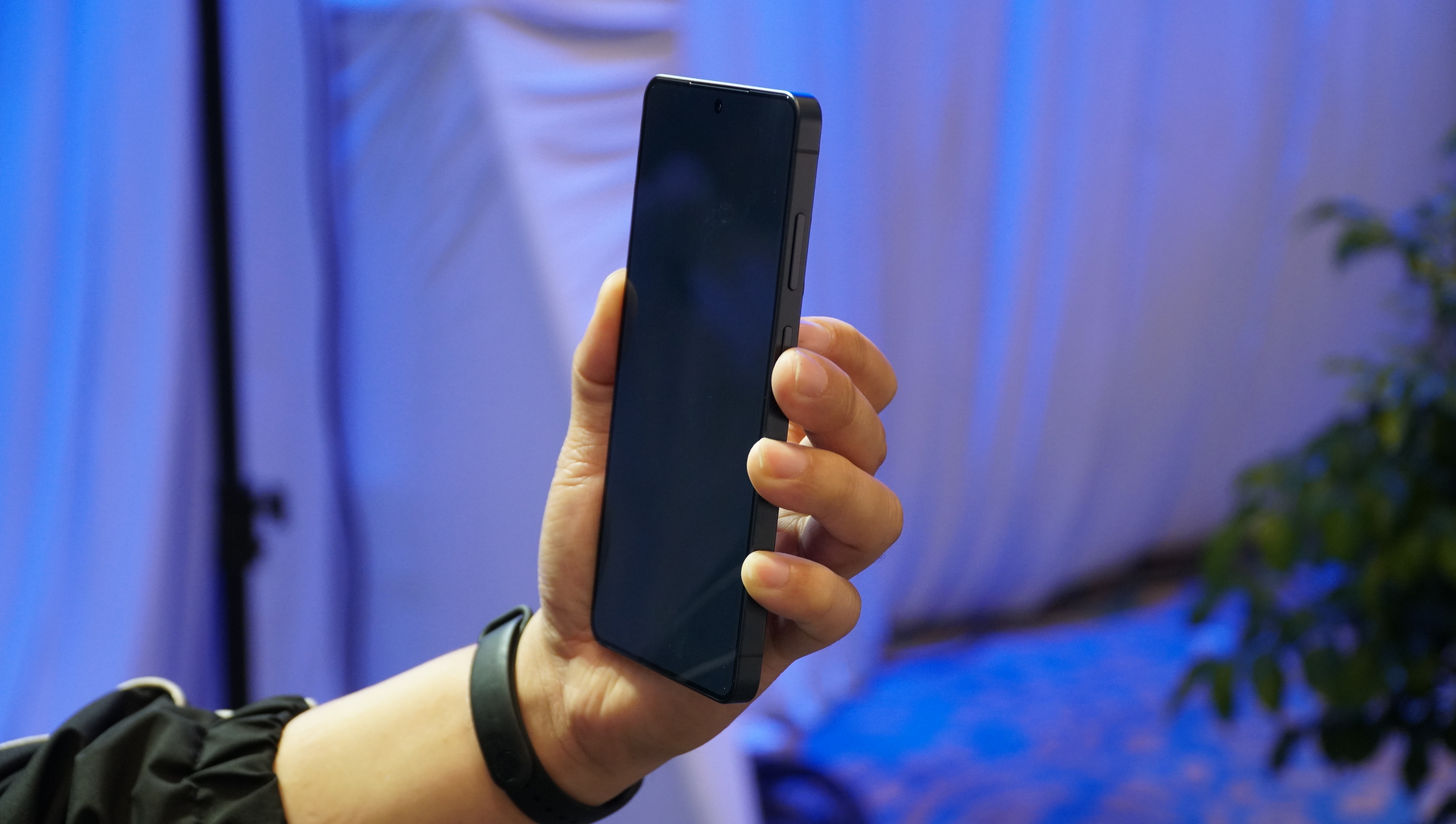 Cách bật tính năng chống nhìn trộm trên Galaxy S26 Series