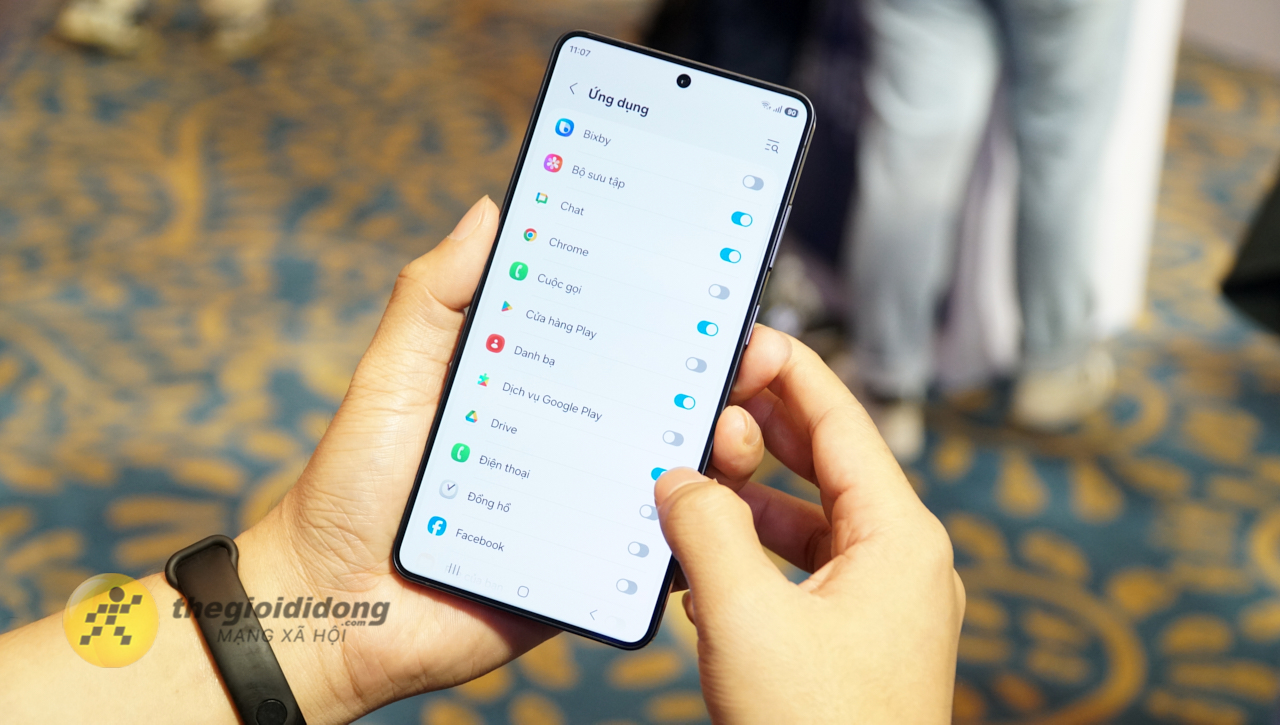 Cách bật tính năng chống nhìn trộm trên Galaxy S26 Series Cách bật tính năng chống nhìn trộm trên Galaxy S26 Series