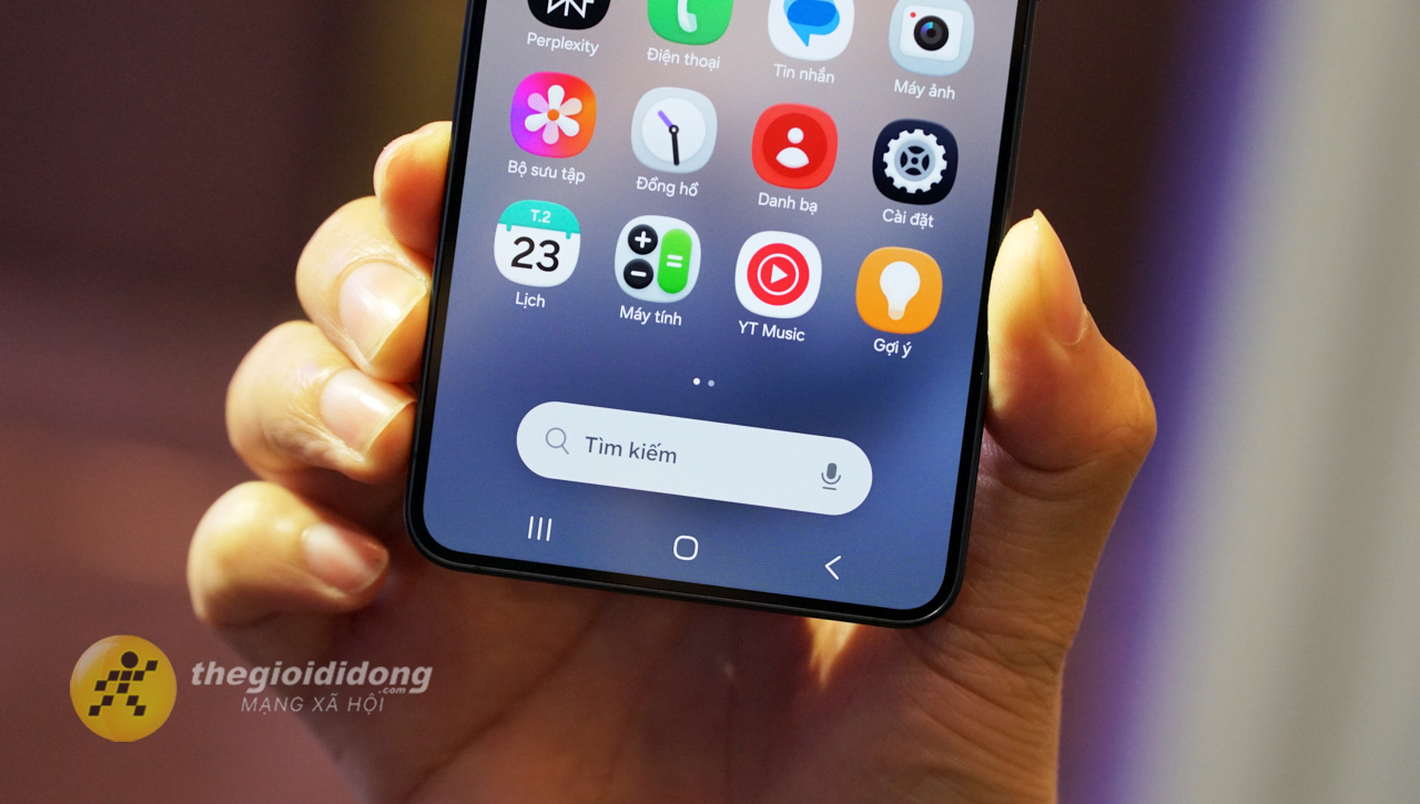 Trên tay nhanh Samsung Galaxy S26: Màn hình lớn hơn 6.3 inch, pin 4.300 mAh vẫn sạc 25 W Trên tay nhanh Samsung Galaxy S26: Màn hình lớn hơn 6.3 inch, pin 4.300 mAh vẫn sạc 25 W