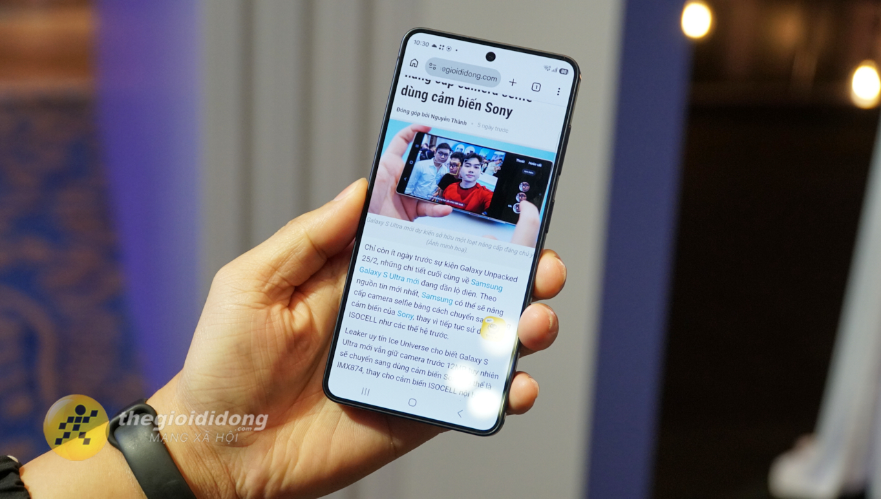 Trên tay nhanh Samsung Galaxy S26: Màn hình lớn hơn 6.3 inch, pin 4.300 mAh vẫn sạc 25 W Trên tay nhanh Samsung Galaxy S26: Màn hình lớn hơn 6.3 inch, pin 4.300 mAh vẫn sạc 25 W