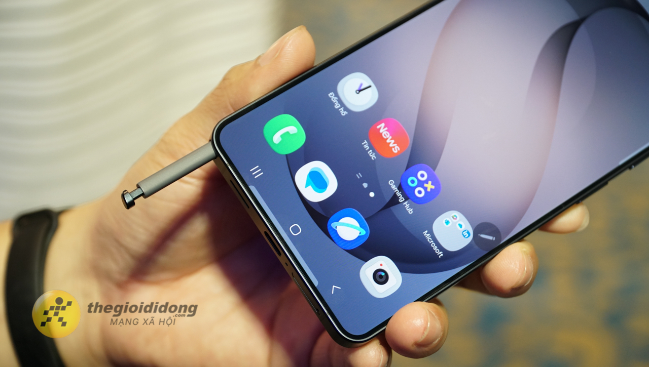 Trên tay nhanh Samsung Galaxy S26 Ultra: Màn hình chống nhìn trộm, Snapdragon 8 Elite Gen 5 Trên tay nhanh Samsung Galaxy S26 Ultra: Màn hình chống nhìn trộm, Snapdragon 8 Elite Gen 5