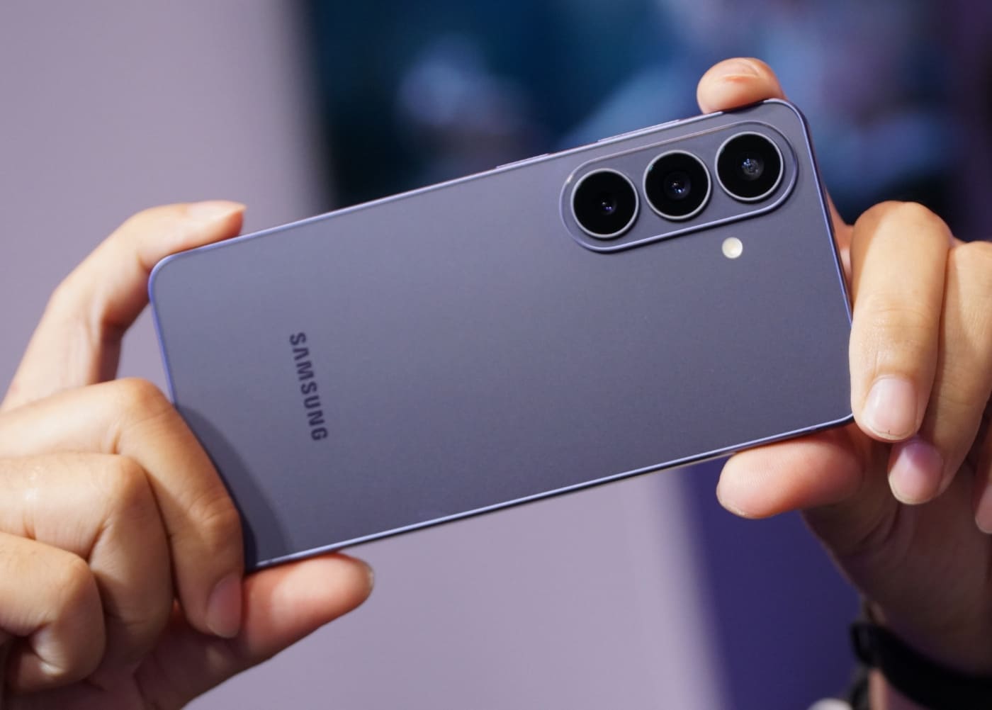 Samsung Galaxy màu Tím Colbalt thời thượng