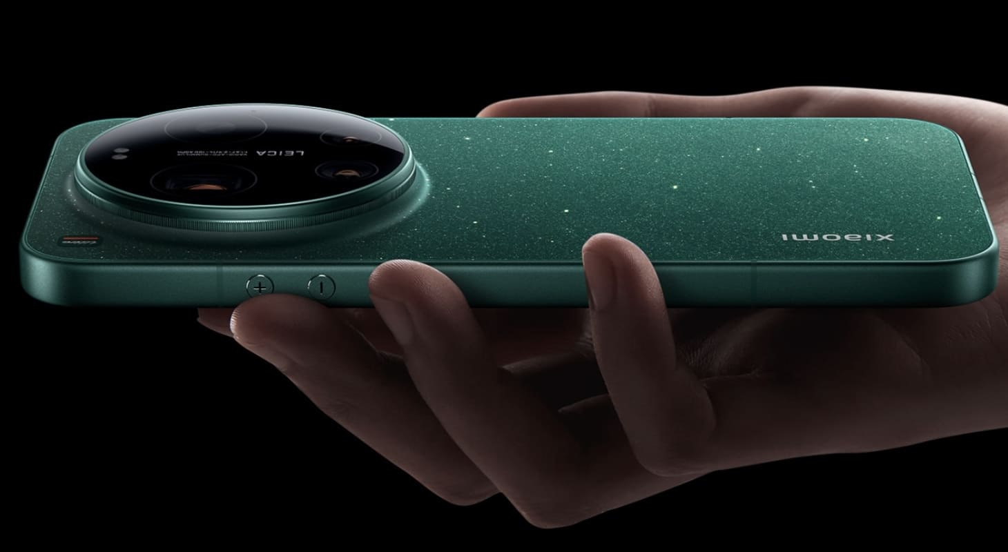 Thiết kế mỏng chỉ 8.29mm cùng mặt lưng ánh kim sang trọng, thời thượng Thiết kế mỏng chỉ 8.29mm cùng mặt lưng ánh kim sang trọng, thời thượng