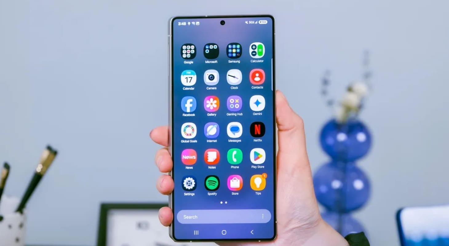 Màn hình của Samsung Galaxy S25 Ultra hiển thị sắc nét, rực rỡ Màn hình của Samsung Galaxy S25 Ultra hiển thị sắc nét, rực rỡ