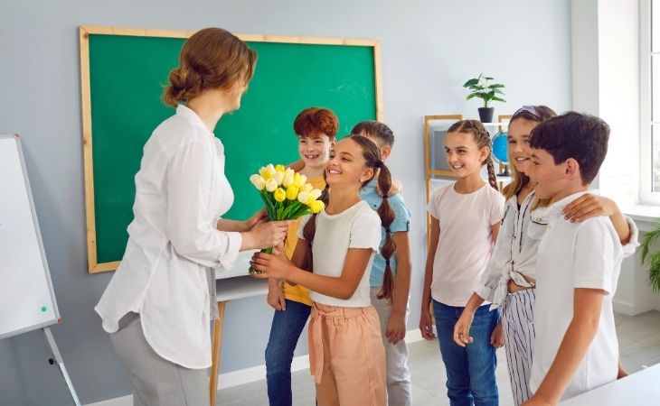 Những bài thơ 8/3 tặng cô giáo hay, chân thành