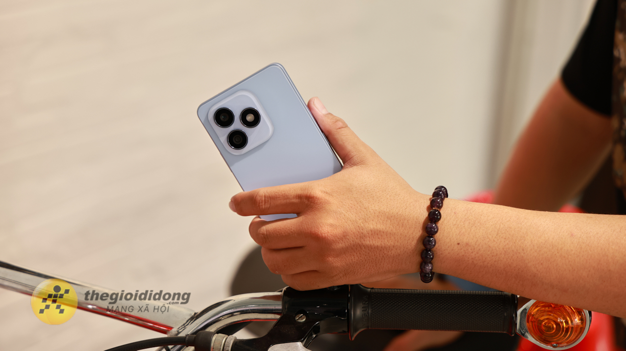 Trên tay HONOR X8d: Màn hình AMOLED siêu sáng 3.000 nits, pin lớn 7.000 mAh