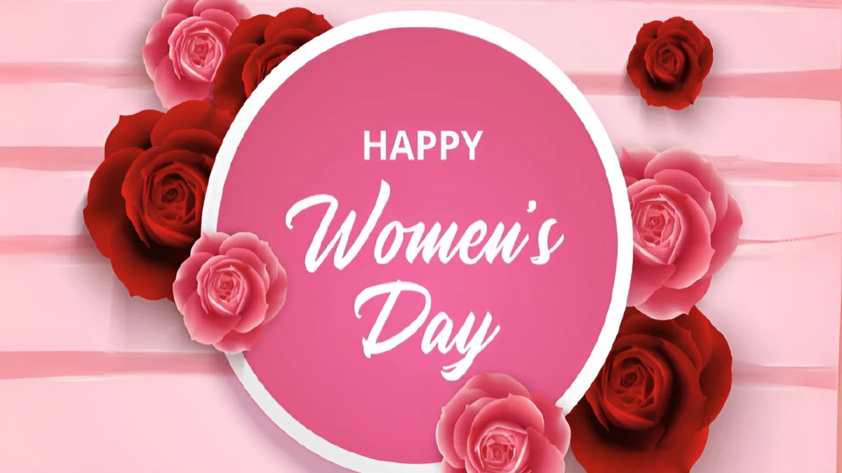 Background 8/3 Full HD sắc nét với tone đỏ, hồng, xanh và hộp quà, phù hợp làm banner, slide, poster