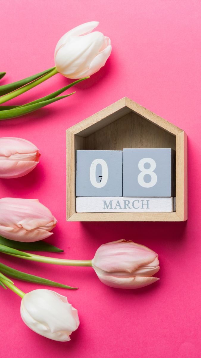 Bộ hình nền 8/3 rực rỡ cho điện thoại với hoa tươi, pastel tối giản và lời chúc ý nghĩa tôn vinh phái đẹp