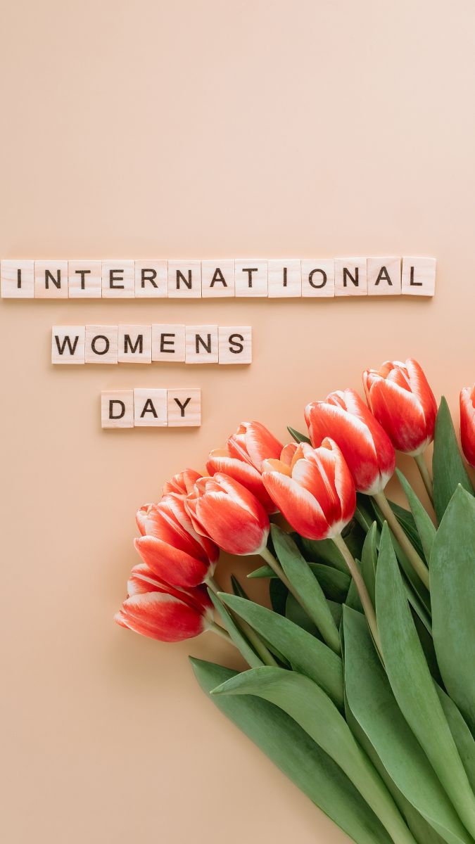 Bộ hình nền 8/3 rực rỡ cho điện thoại với hoa tươi, pastel tối giản và lời chúc ý nghĩa tôn vinh phái đẹp