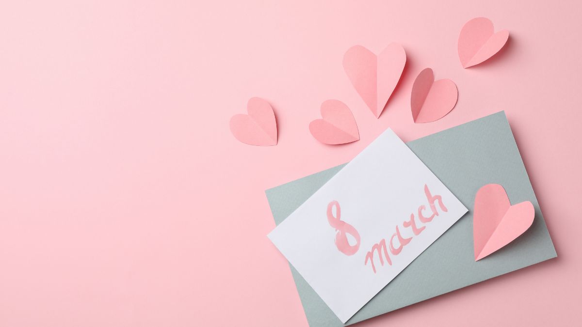 Mẫu hình nền thiệp 8/3 đẹp với hoa cổ điển, typography sáng tạo và phong cách handmade ấm áp