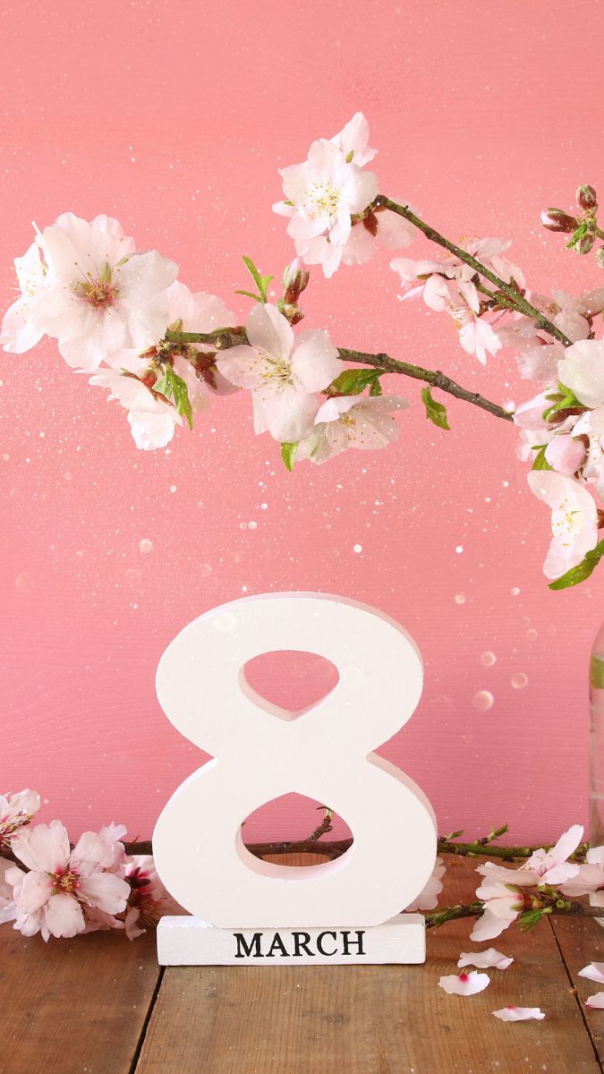 Bộ hình nền 8/3 rực rỡ cho điện thoại với hoa tươi, pastel tối giản và lời chúc ý nghĩa tôn vinh phái đẹp