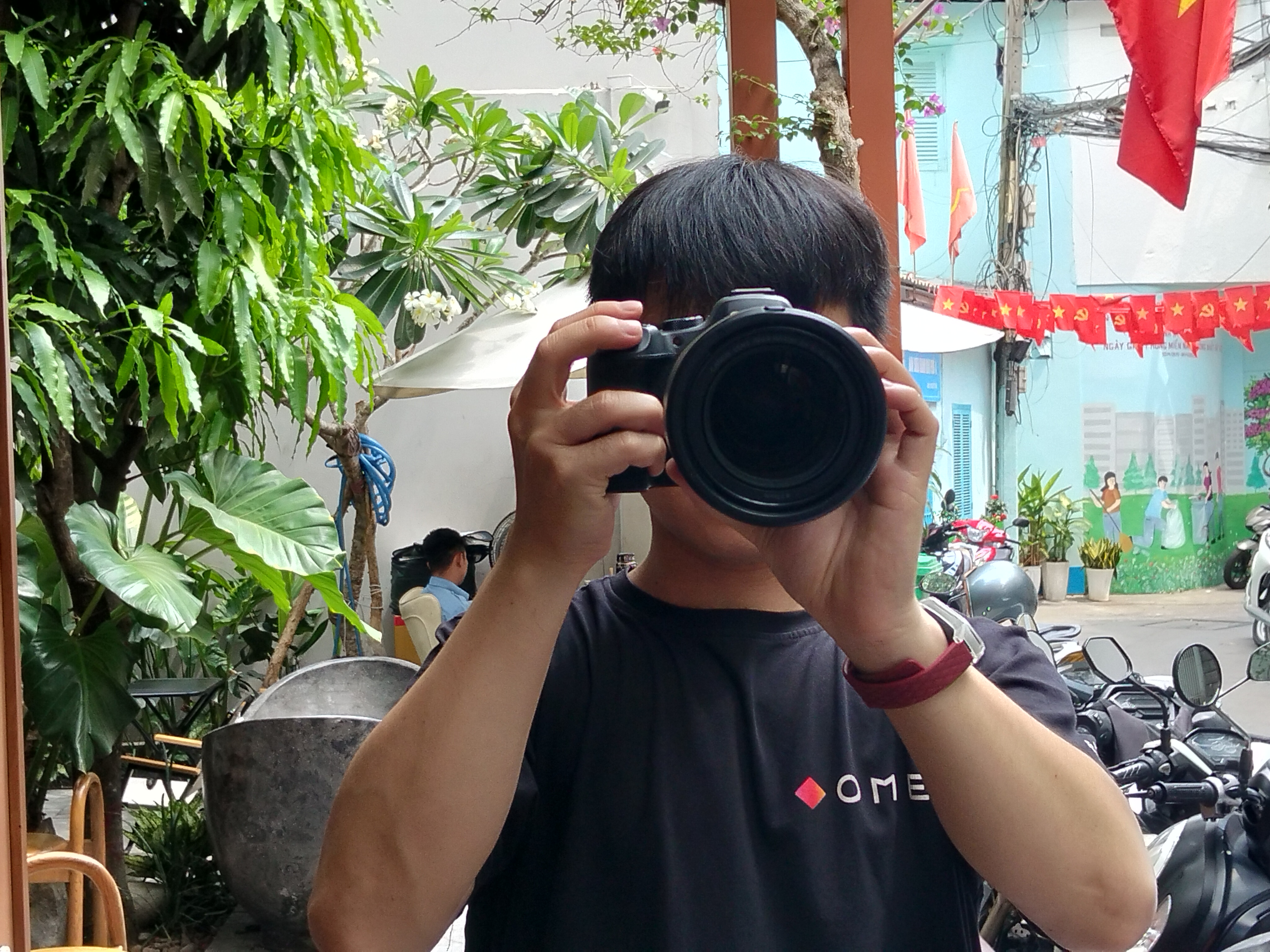 Trên tay OPPO A6: Thiết kế bền bỉ với IP69, viên pin lớn 7.000 mAh và sạc nhanh 45W