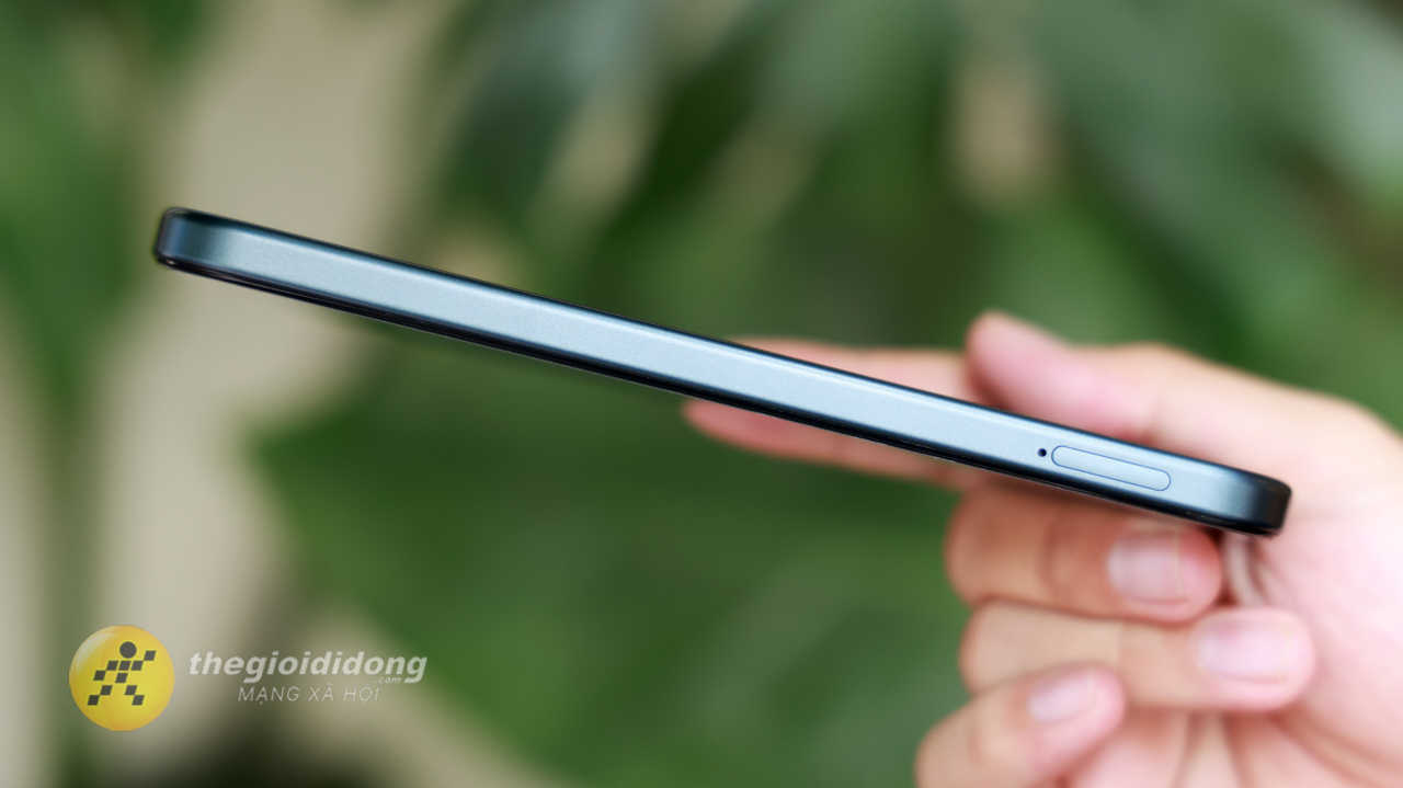 Trên tay OPPO A6: Thiết kế bền bỉ với IP69, viên pin lớn 7.000 mAh và sạc nhanh 45W