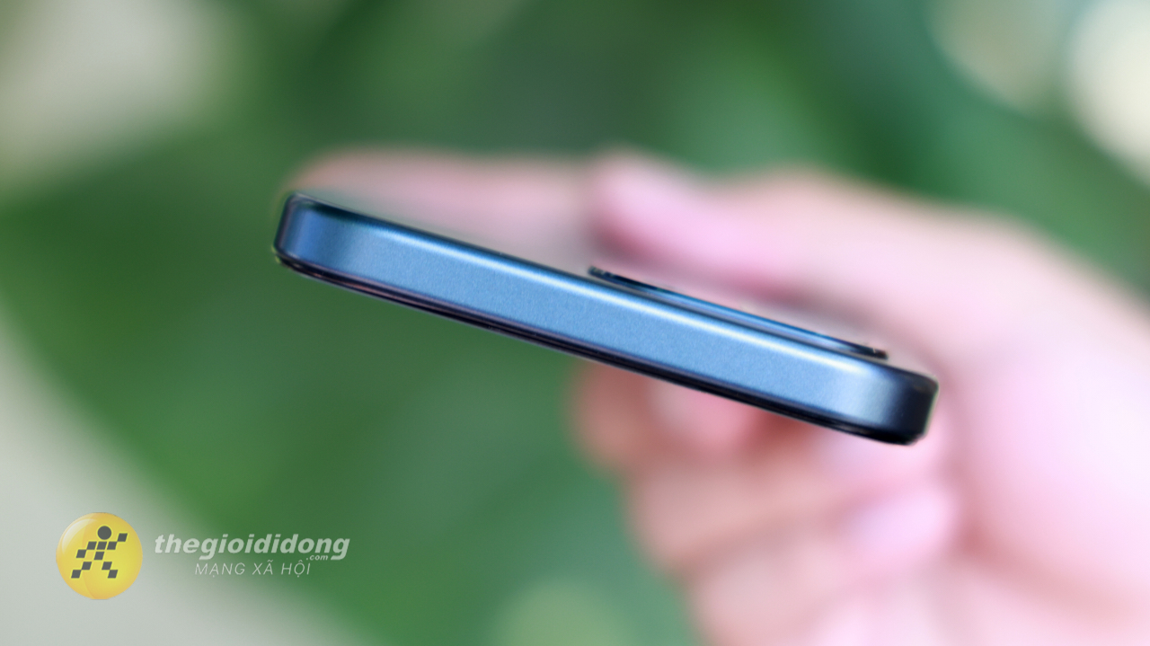 Trên tay OPPO A6: Thiết kế bền bỉ với IP69, viên pin lớn 7.000 mAh và sạc nhanh 45W