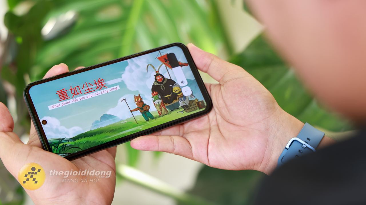 Trên tay OPPO A6: Thiết kế bền bỉ với IP69, viên pin lớn 7.000 mAh và sạc nhanh 45W