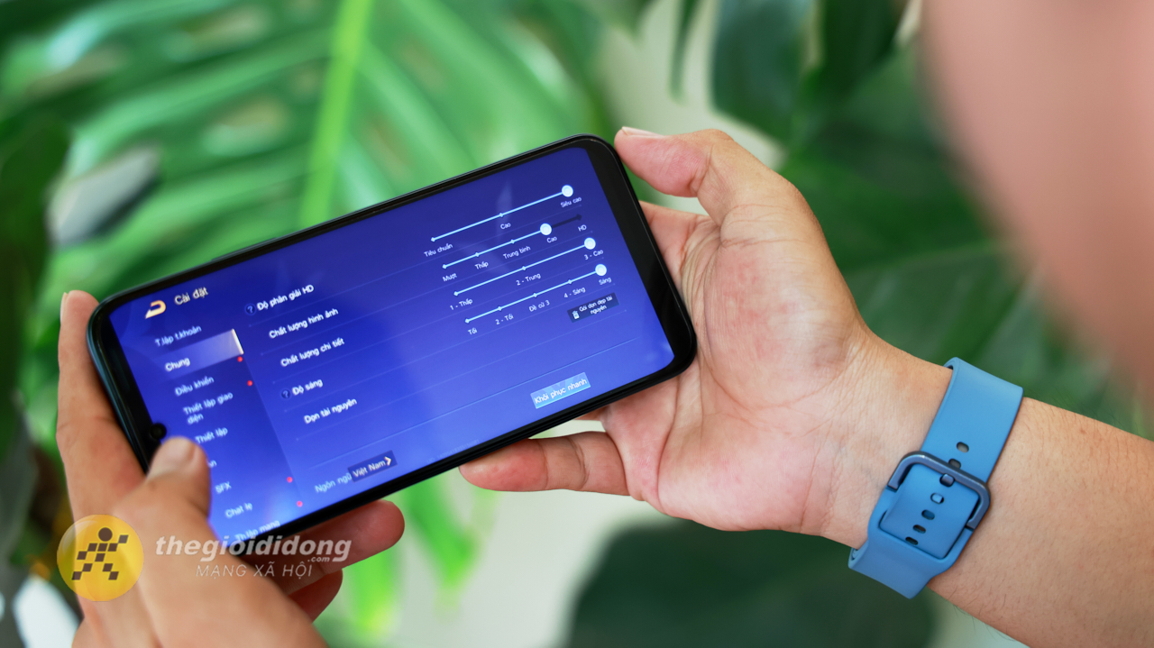 Trên tay OPPO A6: Thiết kế bền bỉ với IP69, viên pin lớn 7.000 mAh và sạc nhanh 45W