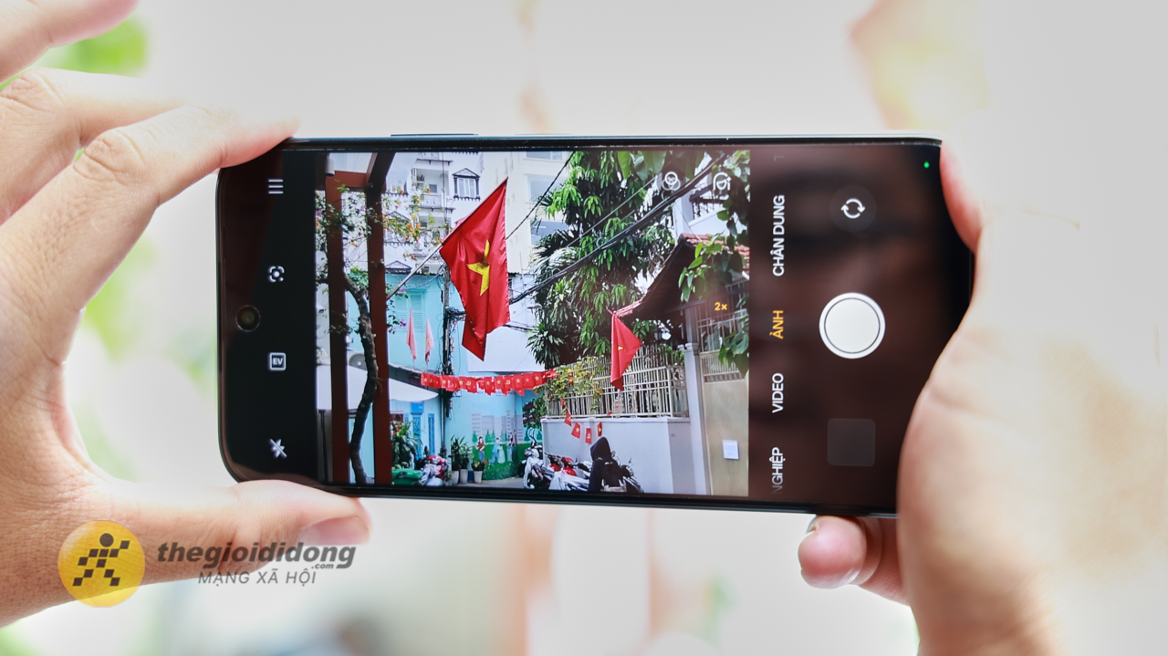 Trên tay OPPO A6: Thiết kế bền bỉ với IP69, viên pin lớn 7.000 mAh và sạc nhanh 45W