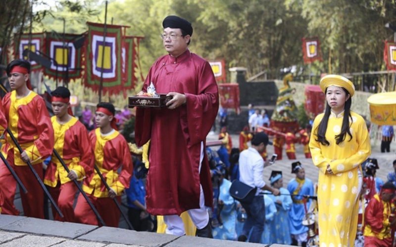 Ca dao nhắc nhở các thế hệ con cháu luôn ghi nhớ công lao của các Vua Hùng