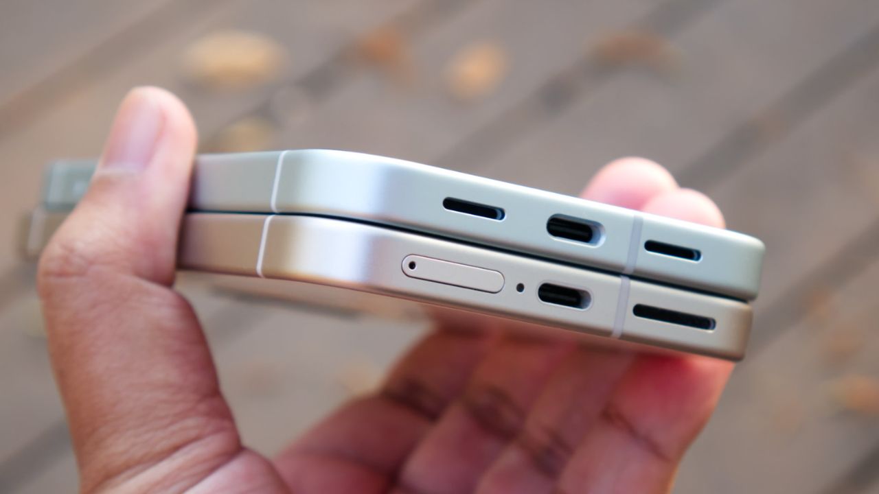 Trên tay Google Pixel 10a: Thiết kế giữ nguyên, chip Tensor G4, nâng cấp sạc nhanh 30 W