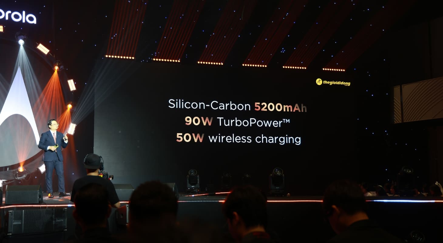 motorola Signature sở hữu viên pin 5.200 mAh và công nghệ sạc nhanh giúp tiết kiệm thời gian sạc