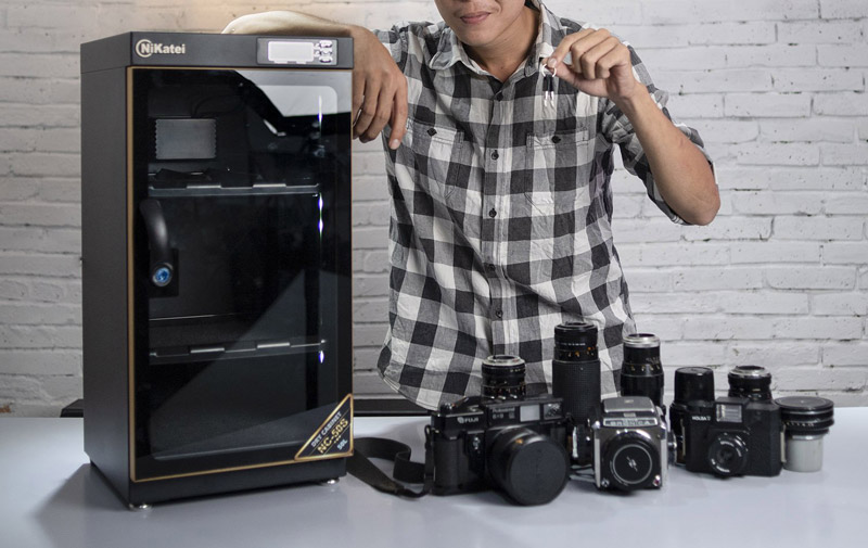 Tủ chống ẩm giúp bảo vệ máy ảnh, ống kính và thiết bị điện tử khỏi nấm mốc, ẩm hỏng hiệu quả