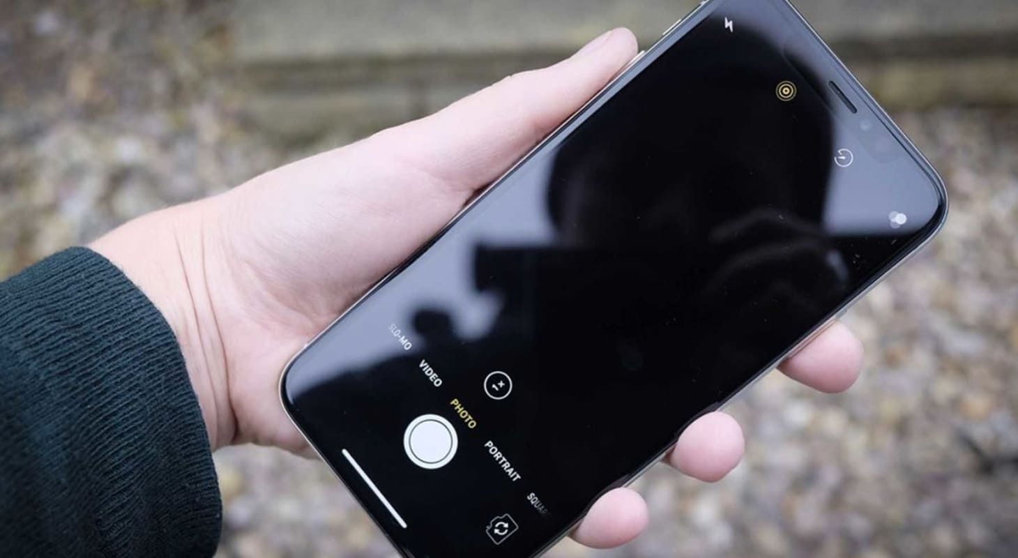 Camera bị tối đen là lúc bạn cần thay camera iPhone