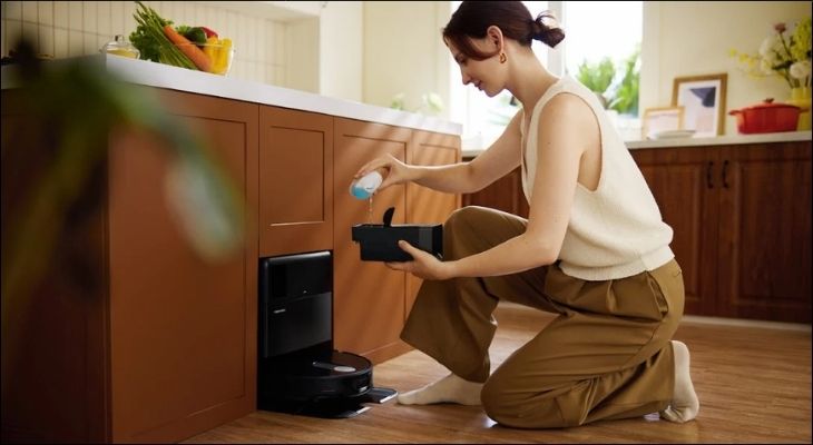 Để robot luôn duy trì được lực hút tối ưu, bạn nên kiểm tra và vệ sinh chổi chính, hộp bụi và màng lọc HEPA định kỳ