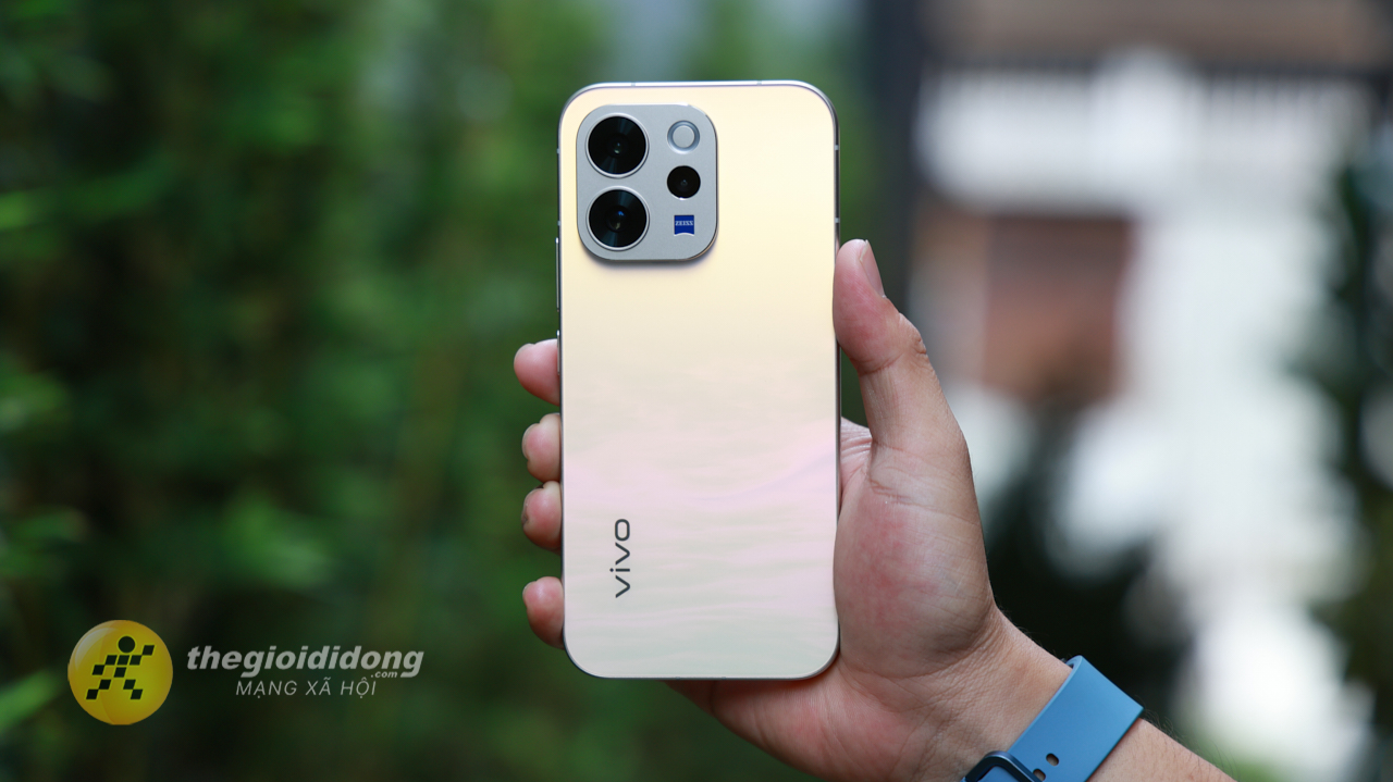 Trên tay vivo V70: Thiết kế cao cấp, mỏng nhẹ pin 6.500 và hệ thống camera Zeiss