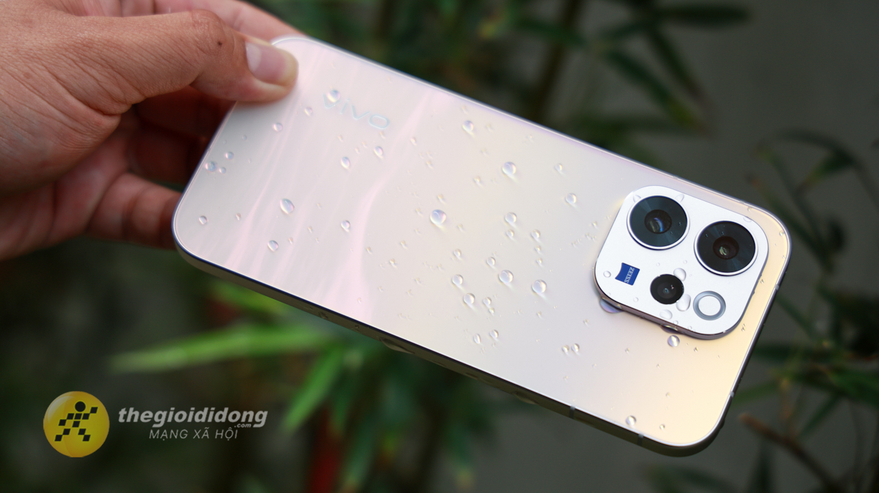 Trên tay vivo V70: Thiết kế cao cấp, mỏng nhẹ pin 6.500 và hệ thống camera Zeiss