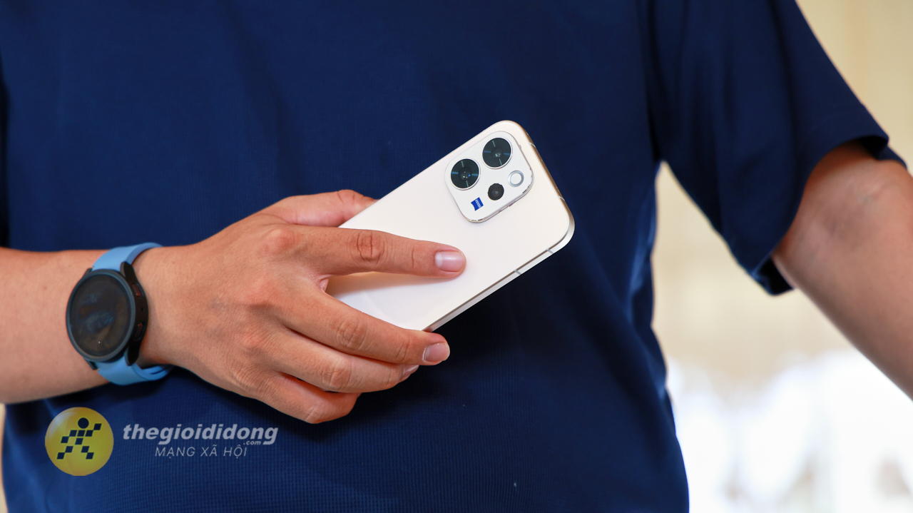 Trên tay vivo V70: Thiết kế cao cấp, mỏng nhẹ pin 6.500 và hệ thống camera Zeiss