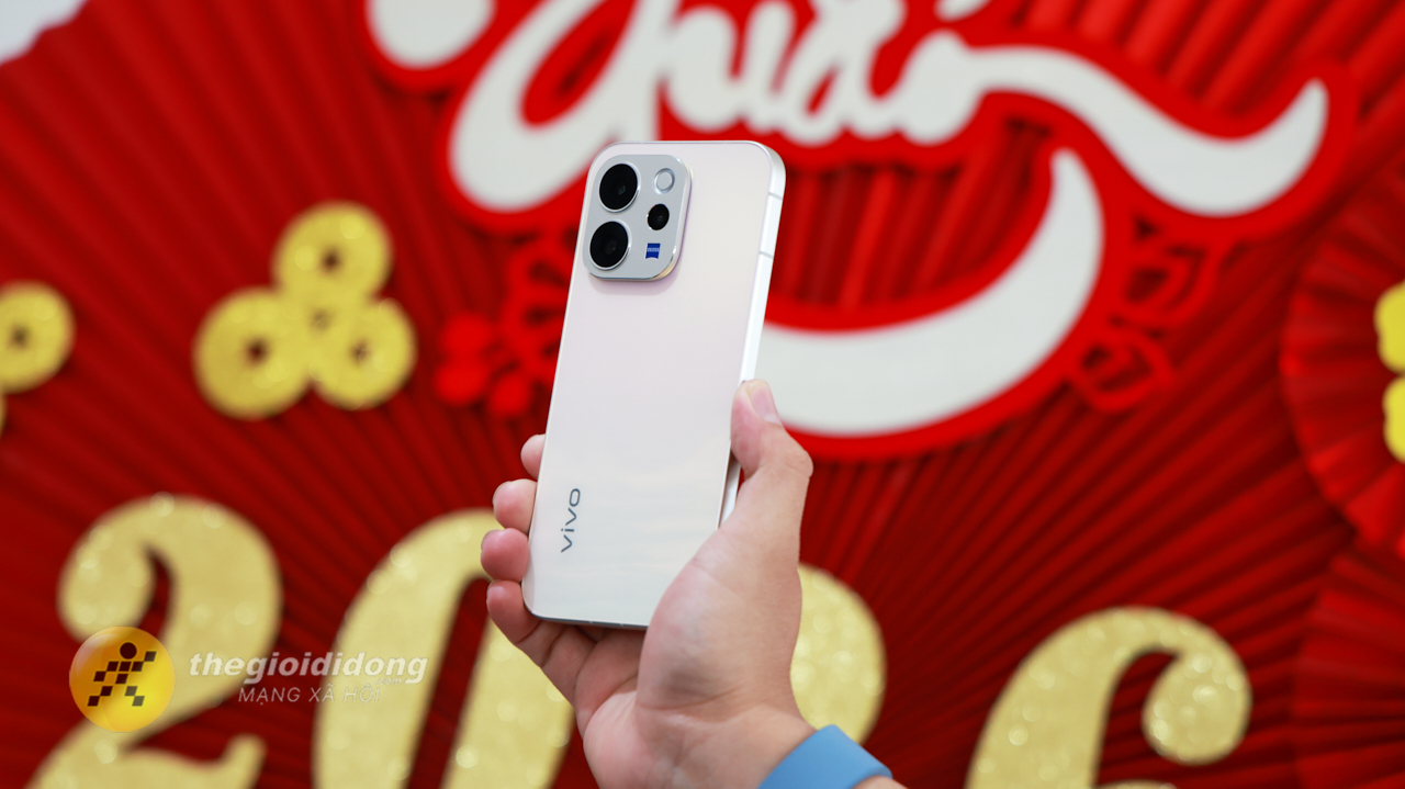 Trên tay vivo V70: Thiết kế cao cấp, mỏng nhẹ pin 6.500 và hệ thống camera Zeiss