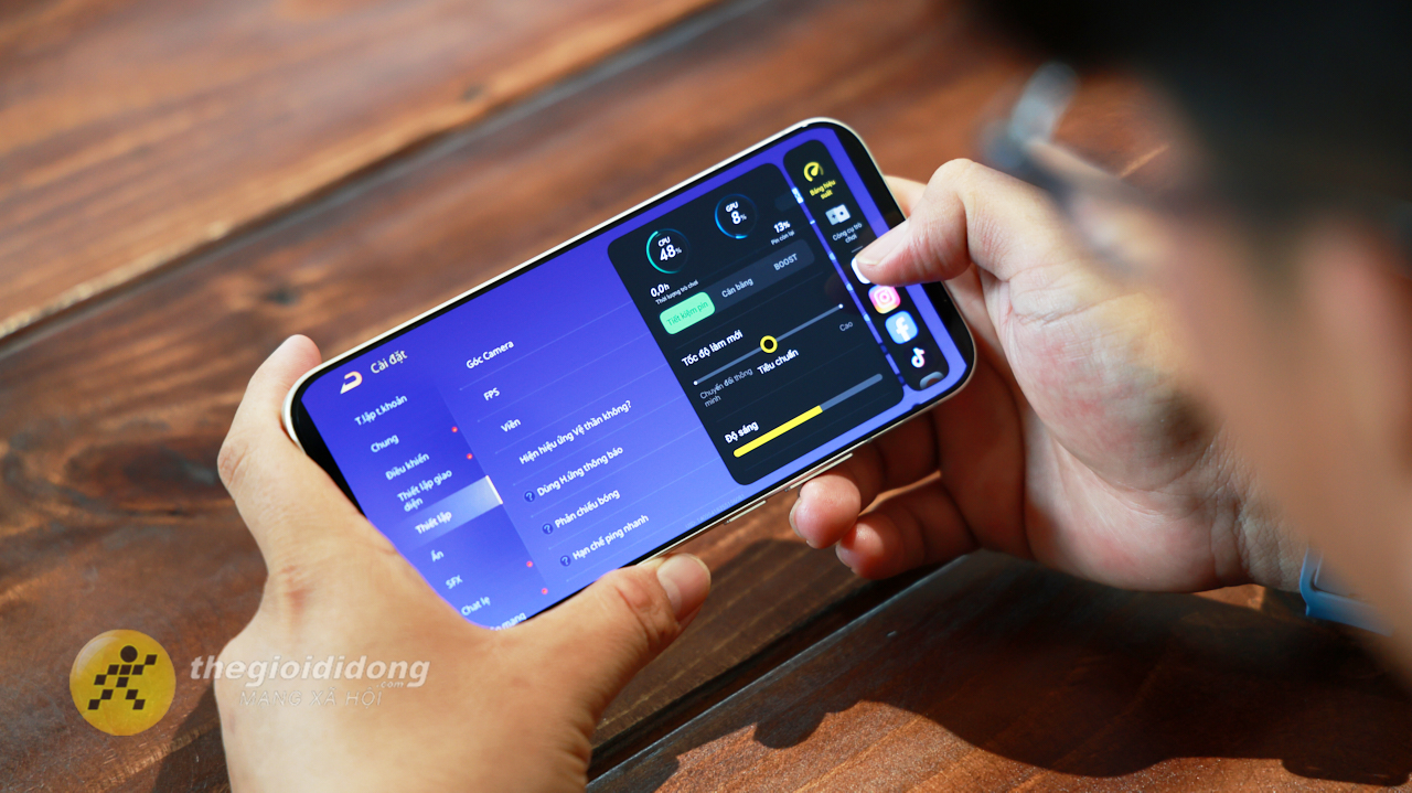 Trên tay vivo V70: Thiết kế cao cấp, mỏng nhẹ pin 6.500 và hệ thống camera Zeiss