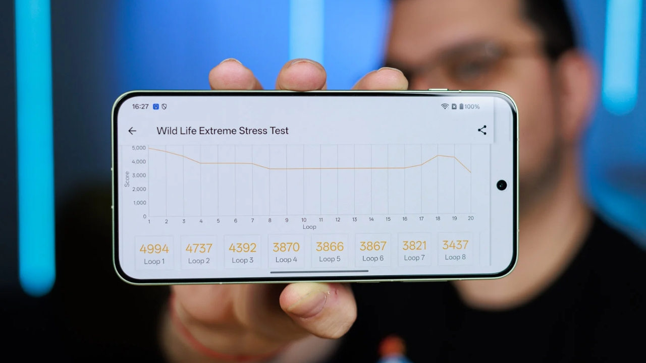 Trên tay OnePlus 15R: Snapdragon 8 Gen 5, pin lớn 7.400 mAh, nhưng thiết kế hơi 