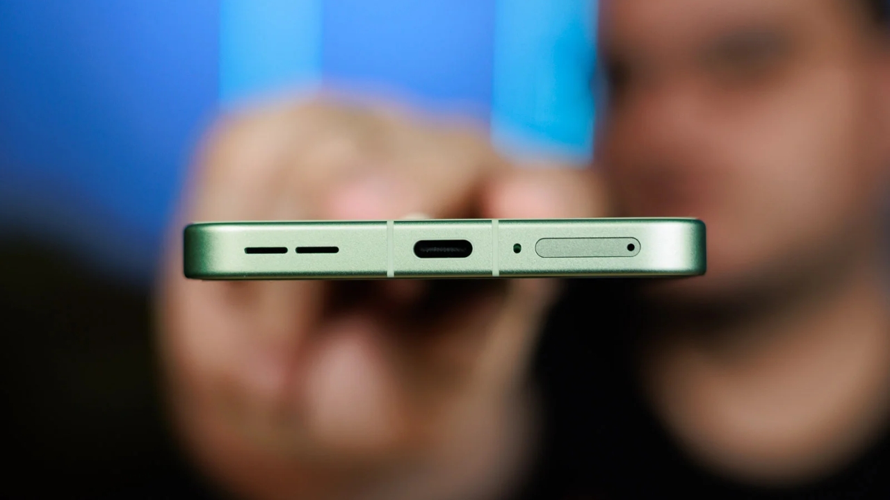 Trên tay OnePlus 15R: Snapdragon 8 Gen 5, pin lớn 7.400 mAh, nhưng thiết kế hơi 