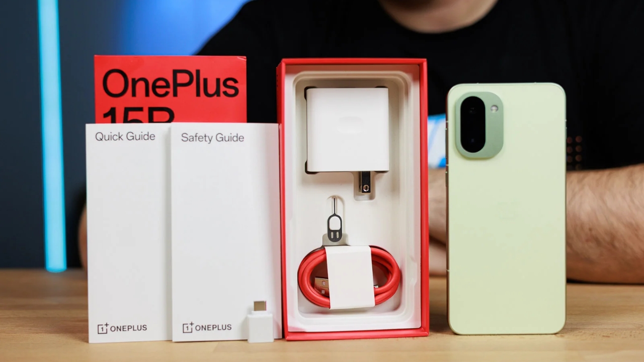 Trên tay OnePlus 15R: Snapdragon 8 Gen 5, pin lớn 7.400 mAh, nhưng thiết kế hơi 