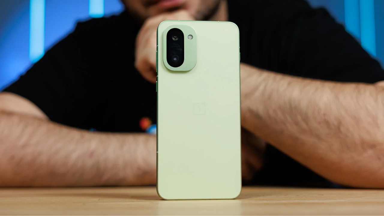 Trên tay OnePlus 15R: Snapdragon 8 Gen 5, pin lớn 7.400 mAh, nhưng thiết kế hơi 