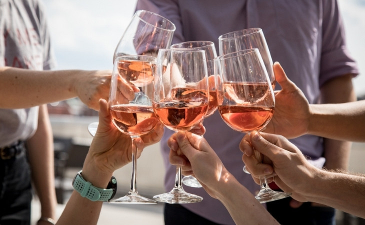 Lời mời rượu, chúc rượu đối tác giúp gắn kết