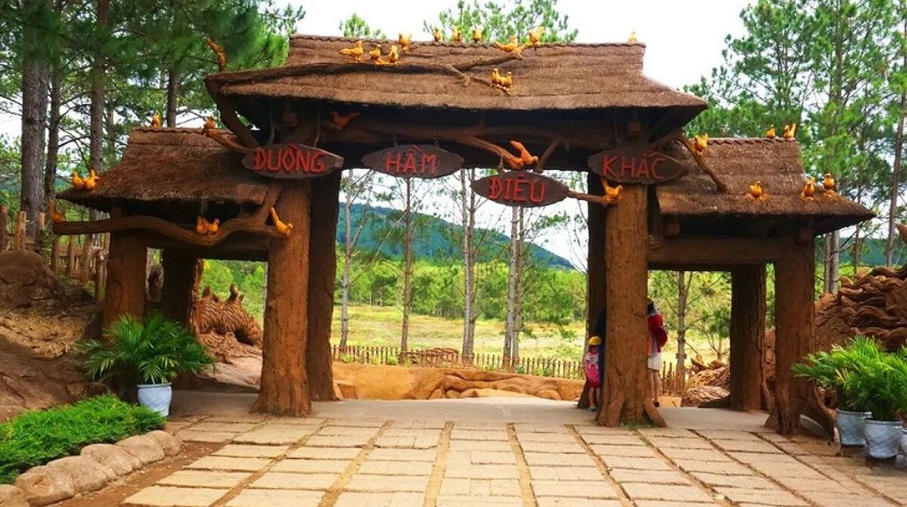 Đường hầm điêu khắc Đà Lạt Đường hầm điêu khắc Đà Lạt