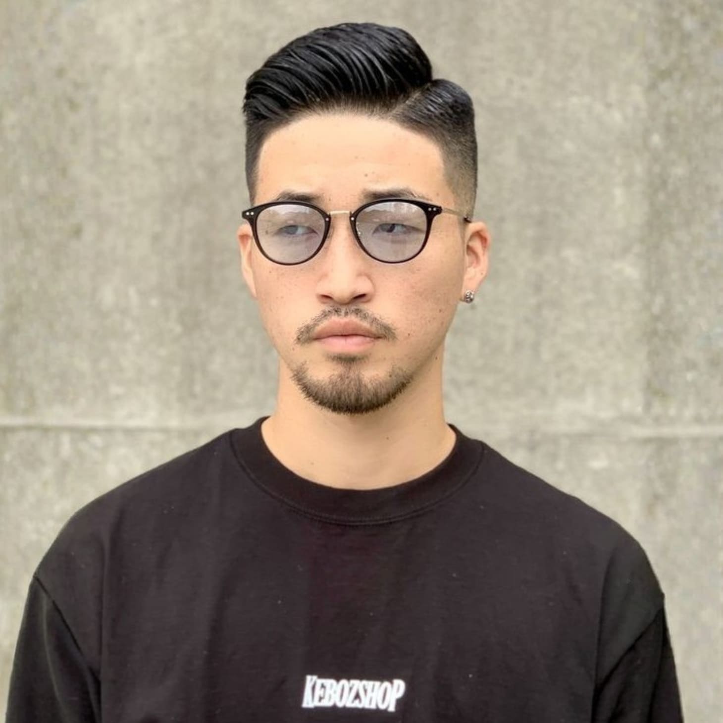 Tóc short pompadour có độ phồng phù hợp với gương mặt tròn