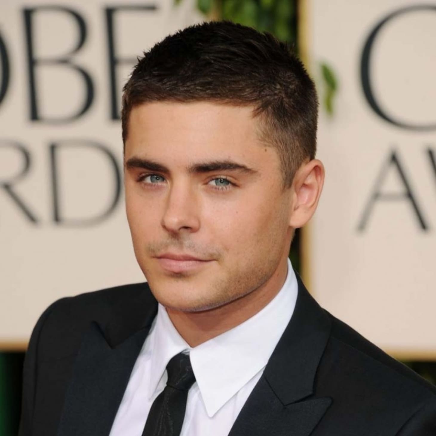 Tóc Caesar Cut cắt sát mát mẻ, dễ chịu 