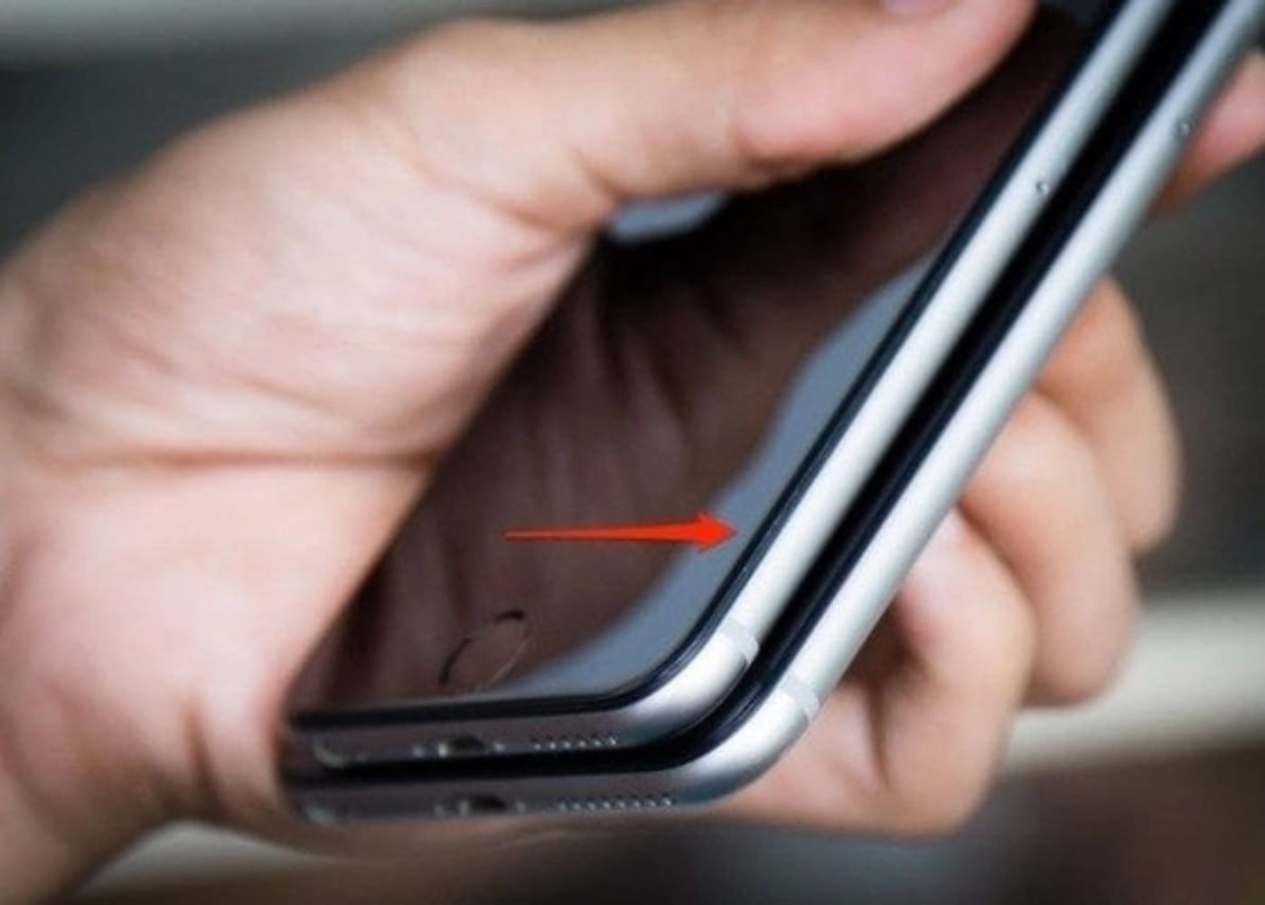 Màn hình iPhone bị hở có thể là do đã thay thế viên pin không chất lượng Màn hình iPhone bị hở có thể là do đã thay thế viên pin không chất lượng