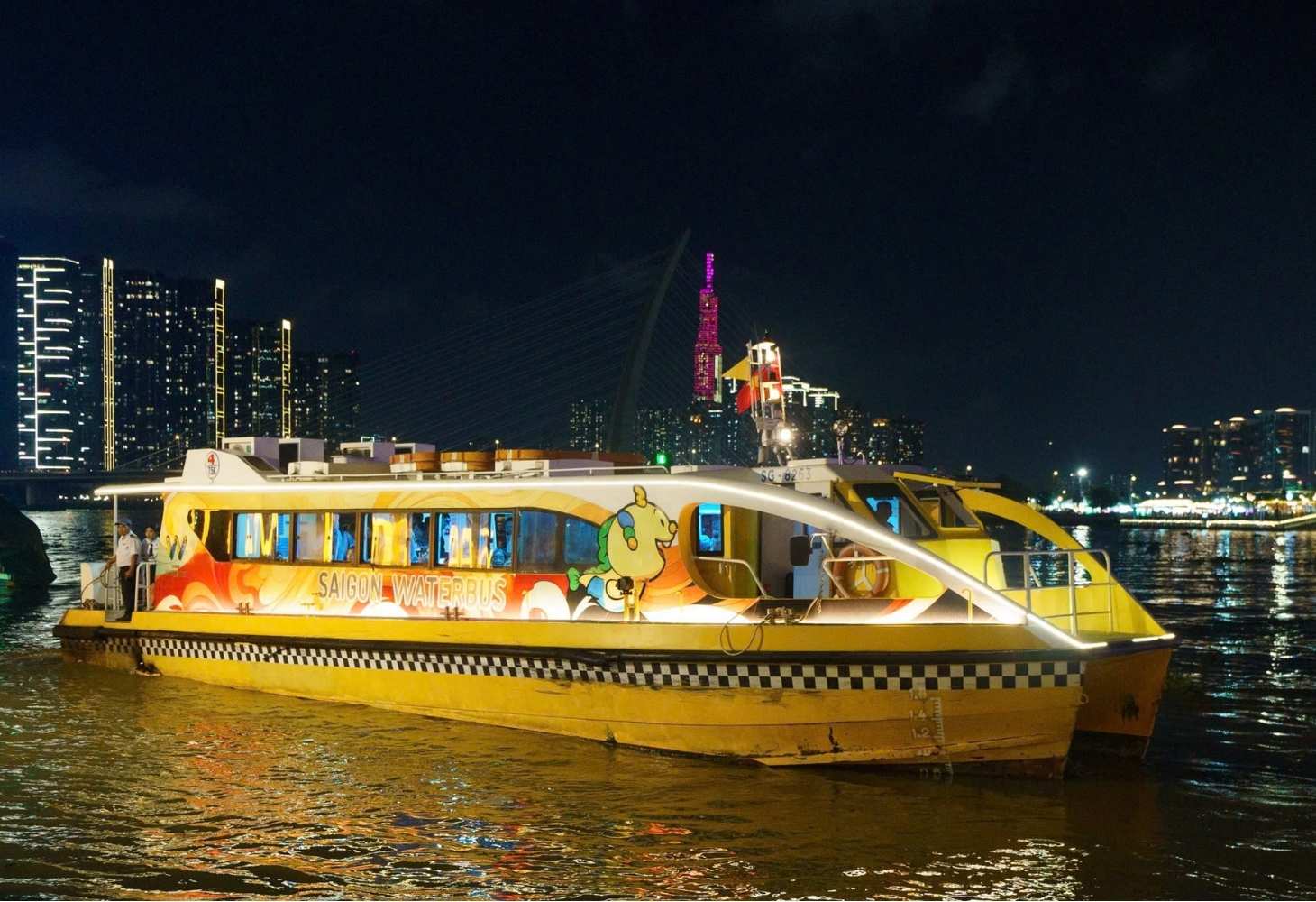 Saigon Waterbus hứa hẹn mang đến trải nghiệm đi thuyền ngắm cảnh cực đã với mức giá phải chăng