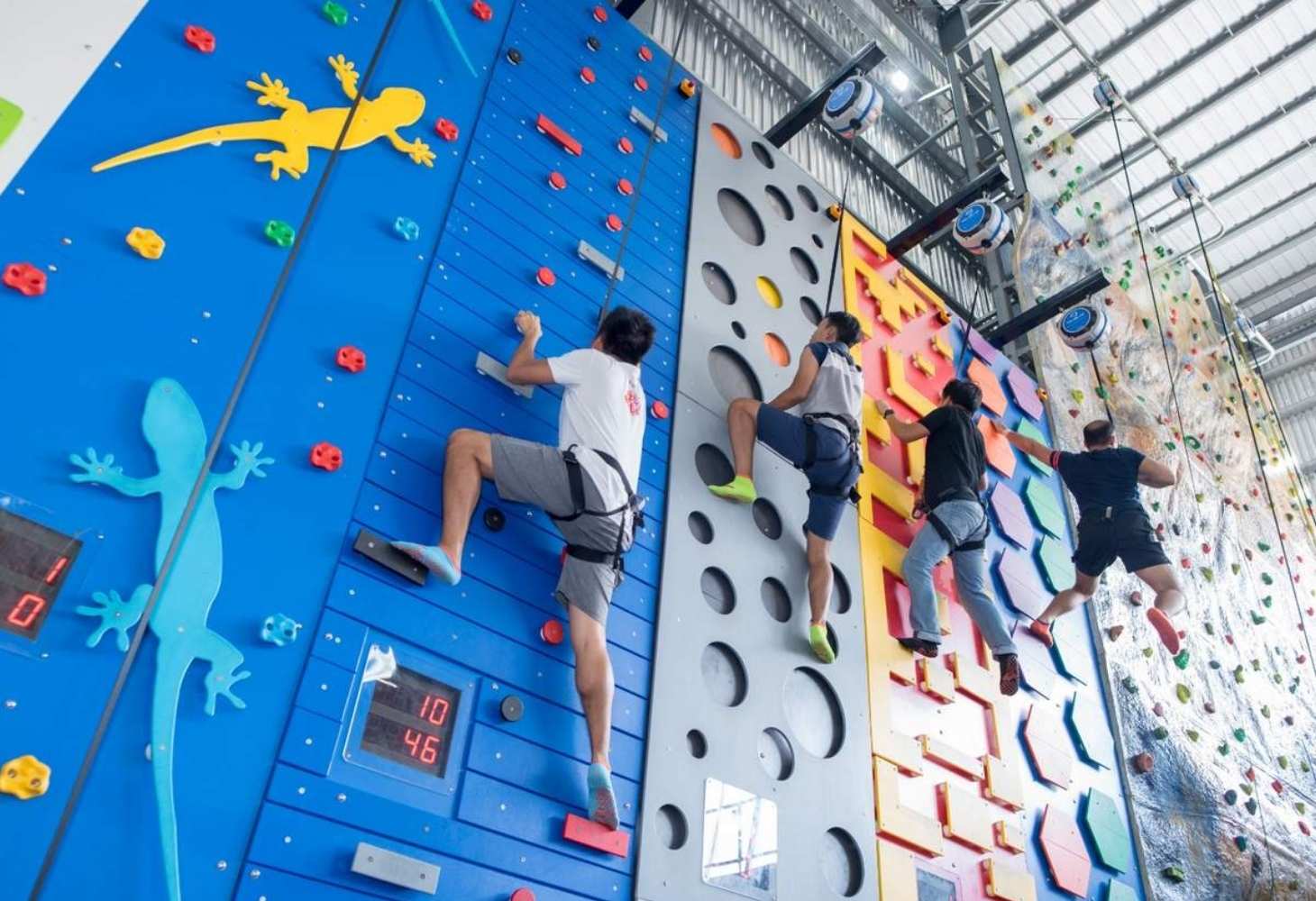 Rủ ngay bạn bè và người thân tham gia các khu trò chơi vận động để xả tress