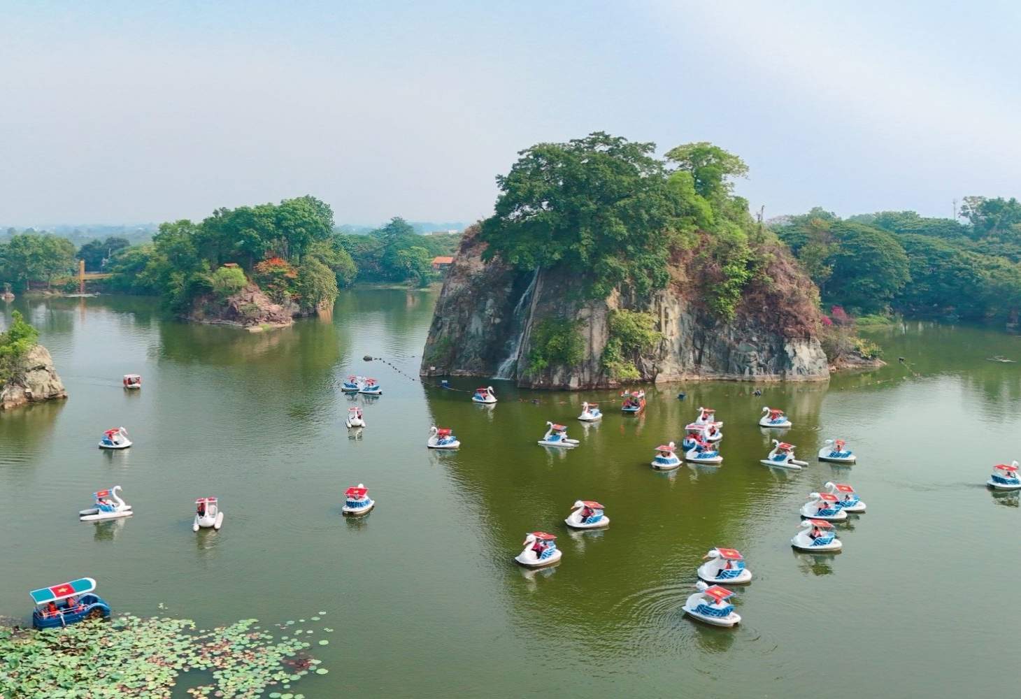 Tham quan các khu du lịch vào dịp lễ