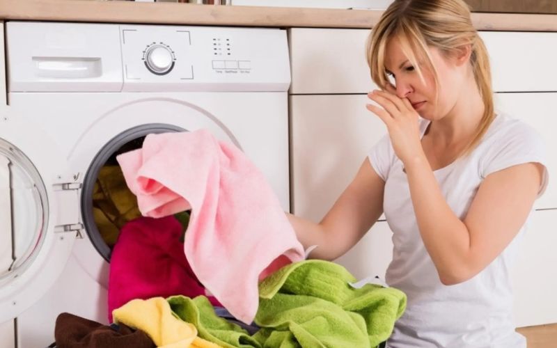 Dấu hiệu cần vệ sinh máy sấy: sấy lâu khô, có mùi hôi, kêu to bất thường