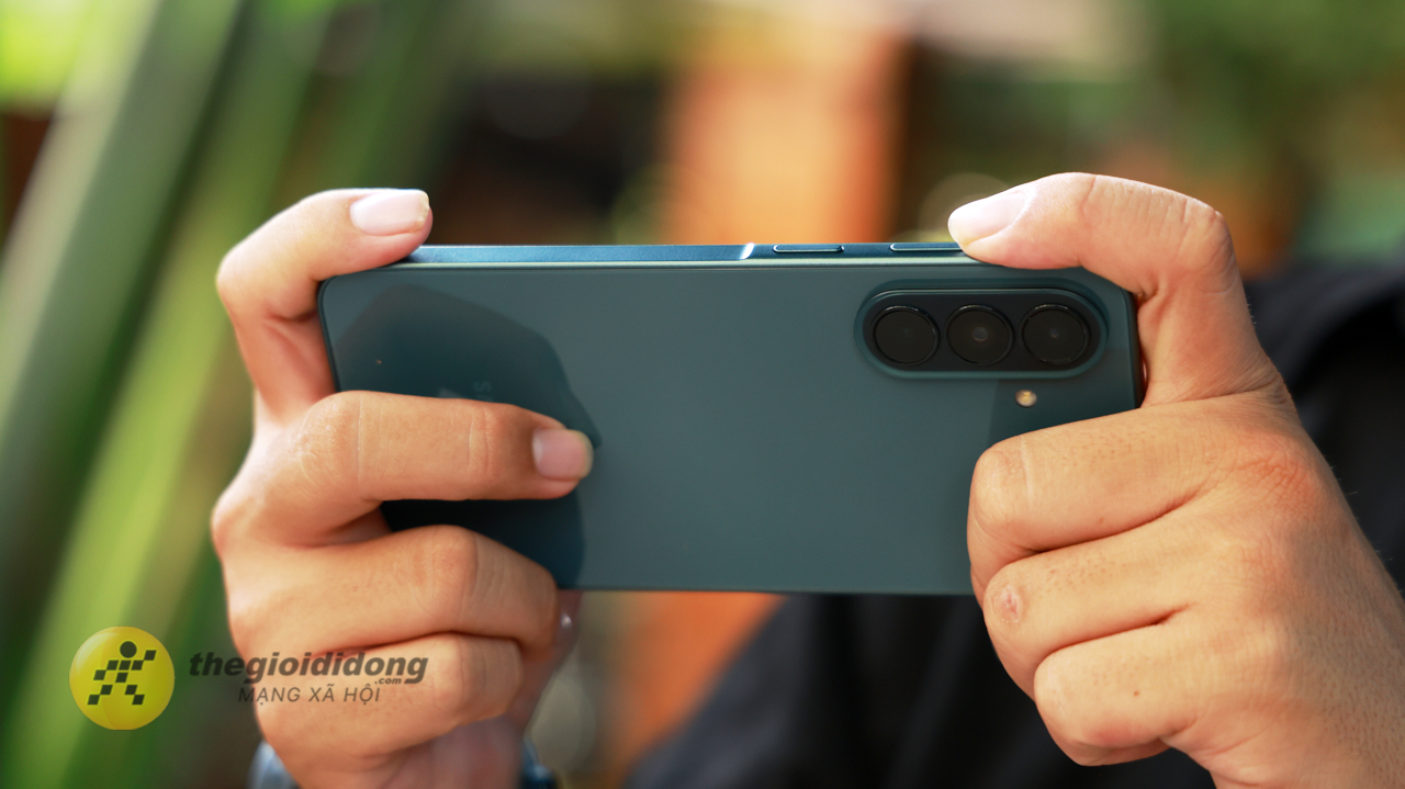 Trên tay Samsung Galaxy A37: Thiết kế cao cấp, màn hình 1.900 nits, chip Exynos 1480 Trên tay Samsung Galaxy A37: Thiết kế cao cấp, màn hình 1.900 nits, chip Exynos 1480