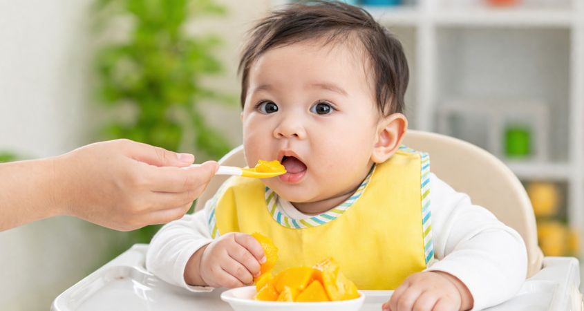 Trẻ 5 đến 6 tháng tuổi đã ăn được hoa quả chưa? Trẻ 5 đến 6 tháng tuổi đã ăn được hoa quả chưa?
